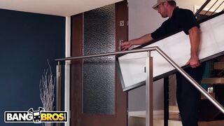 BANGBROS - Audrey Bitoni Secretly Banging the Mover behind Boyfriend's back