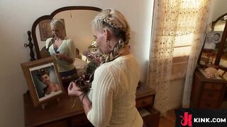 Phoenix will do anything for her best friend. This sweetheart'd even initiate herself into a brothel full of who