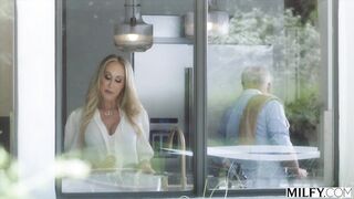 MILFY Hotwife banged in 3-some