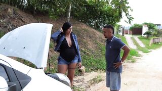 Mechanic repairs a sexy MILF's car in exchange for screwing her - Tommy Miller