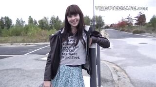 Real 18 Years old Teen does Porn Casting