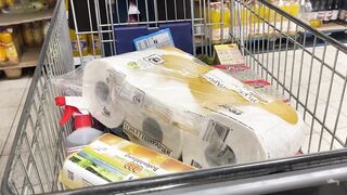 Corona-madness - my Pussy for Toiletpaper