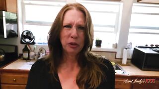 AuntJudysXXX - Busty Mature Amateur MILF Autumn Makes Homemade Porn with the Delivery Guy