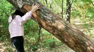 Fellatio-Sex in the Woods from Stepsister while Walking