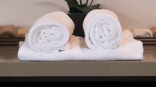 Asa Akira oil massage with a cheerful ending