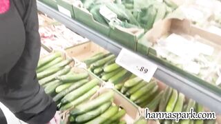 18yo fuck HUHE CUCUMBER!!! Teen BBW Bizarre Insertions!