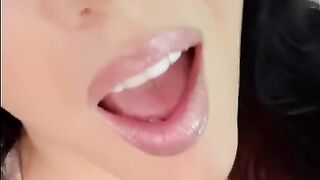 Sexually excited mom screws her holes(Spanish)