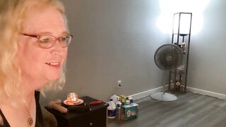 Trans MILF dancing for her webcam. She's having pleasure and doesn’t give a bang if she can dance or not he-he