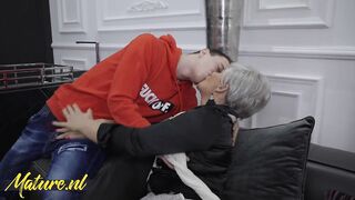 Hawt GILF Tutor Arwen Gets Smashed By College Student Nikki Nuttz