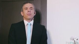 Au natural babe riley reid scores bodyguard wang