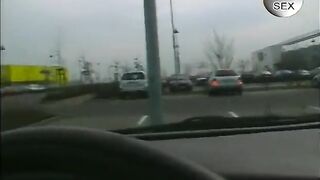 Overweight MILF doxy satisfy her cunt in car