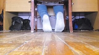 Enby teases you with their soles