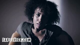 Pervy Photographer Has Sex With Black Honey After The Session