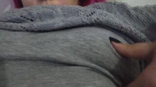 Solo Jugando con mis gruesos labios vaginales y clit, te gusta lo que ves?