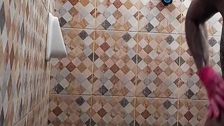 Enjoyable_onyeko my neighbour always comes at my baths window when am taking baths