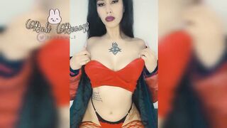 BabyBunny3 warming up her pussy so my sex-toy can be painted white ????????????