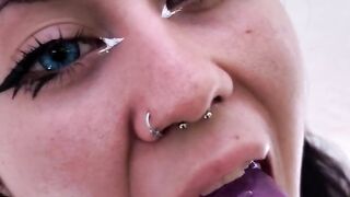 Primer plano chupando rico mi sex-toy, mamada amateur