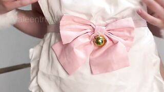 Latina blanquita se toca los senos solita en casa antes de que lleguen sus padres - Episodio 1