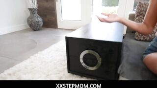 Nice-looking stepmom with priceless big ass Jordan Maxx sucks stepsons hard weenie