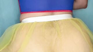 Chica Latina con perfecto CULO apretando COÑO cremoso hasta terminar en chorros ????