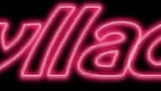 Nyllady Dangling in a Pizzeria