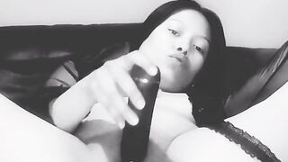 SHE MASTURBATES AND CUMS A ALLURING SQUIRT MAQUINASPERFECTAS