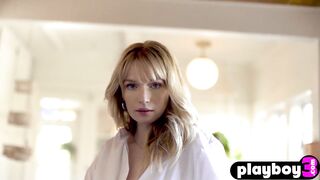 Sexy MILF model showed her stunning body while posing completely naked in the kitchen