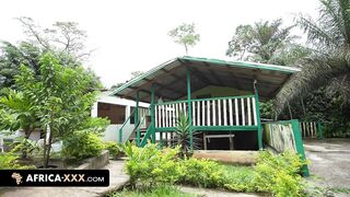 Hot encounter in the jungle