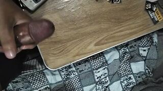 Shy hunk masturbates and bust a huge nut quietly