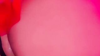 LOOK AT MY BIG BUTT CHEEKS AND MY AROUSED BODY WHILE I PUT A BIG DILDO AND WITH WHICH I ENDED UP SLUTTY AND WANTING TO MOAN