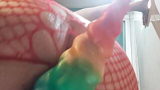Marica adora su sex tool arcoiris