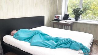 Busty Wife Pays Delivery Chap With Cunt- No Cash No Problem????