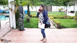 Me follo a una milf bien rica en mi cabaña - Porno en Español