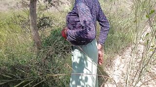 Khet per kam karne ke liye gai village cutie ko Pataya aur Holi manae aur sex mein kiya