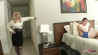 She caught a dude jerking long schlong in his room and couldnt resist trying it