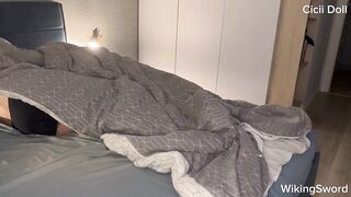 Stepdaughter sneaks into Daddy’s bed hoping for some Wonderful Sex ????