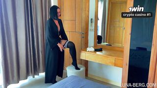 Cheating Wife Fucked by Yoga Instructor – He Stretches Her Holes and Cums All Over Her! Full movie scene