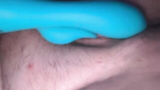 using a toy on my clit til i cum ✨ watch me squirm
