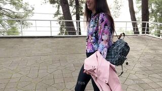 Подцепил милашку на улице, трахнул и кончил ей на очки