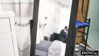 Sex-hungry MILF Wishes a Hard Screw in Her Juicy Vagina Hole