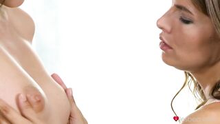 Mature lesbian gives G spot orgasm - Lesbea