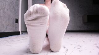 Messy Worn White Socks Foot Fetish: Toe Squeezing & Soaked Twat Masturbation Moans