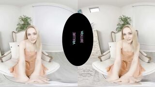 VRALLURE Aften Opal Shows YOU How This chick Likes It!