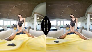 BRAZZERS - Delivery Beauty Alexis Tae Tries On Lingerie & Rides Hard Until Her Butt Gets Covered In Cum