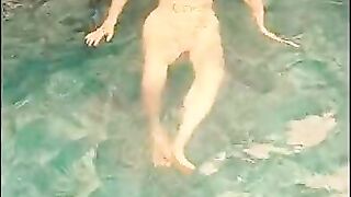 Natalia La Sumisa, mature Spanish compliant in the pool