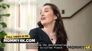 MOMMY4K. Hawt mommy does it better