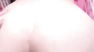 My girlfriend gets on all fours so I can fuck her hard, look how her ass moves