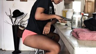 I Interrupted Her Breakfast with Raw Rod Before Jizzing Her Pussy