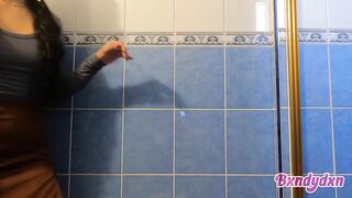 I´ll disrobe for you - look at my constricted butt
