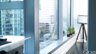 Women - High Rise Exhibitionist